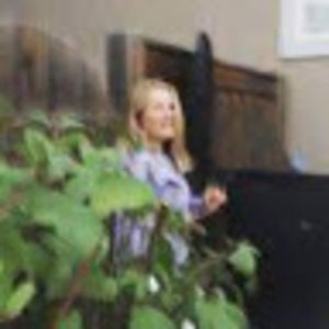 Meet your Posher, Mona